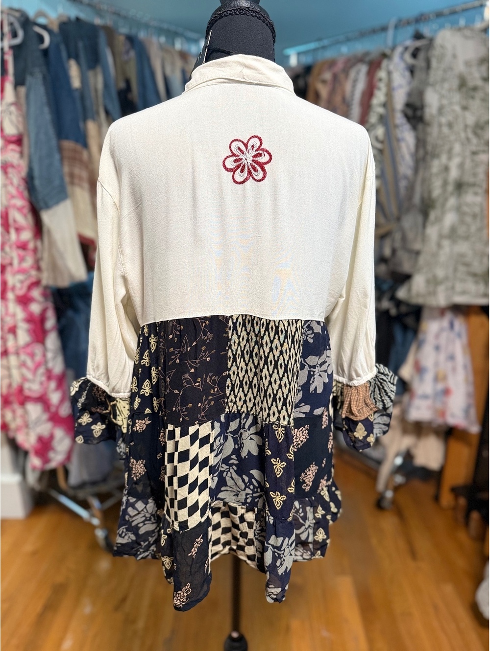 YOUNG THREADS Embroidered Patchwork Boho Tunic Top Cream Navy NWT Large - Picture 3 of 5